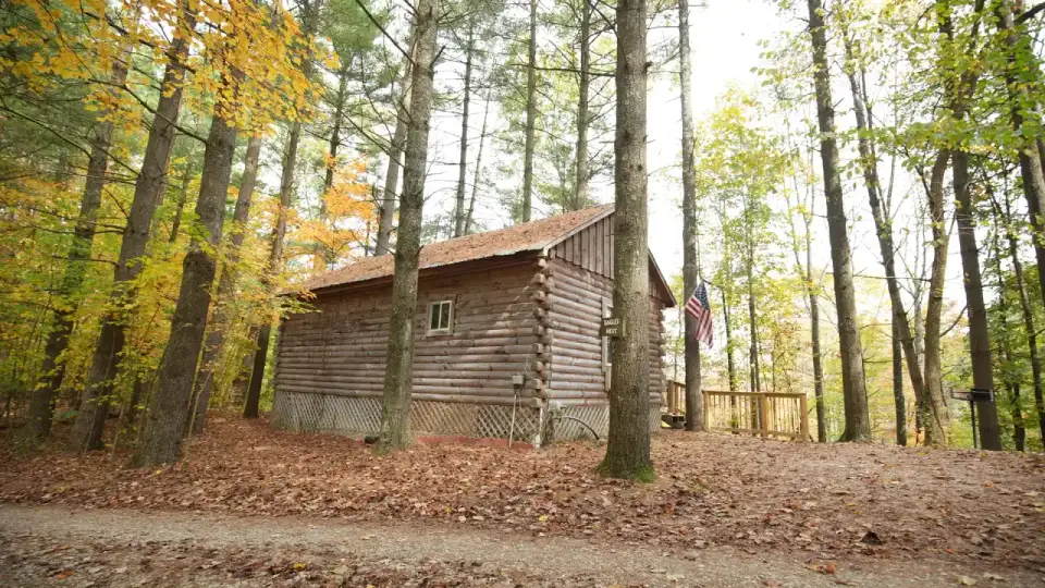 Eagles Nest cabin for anniversary stays at Avenwood Cabins