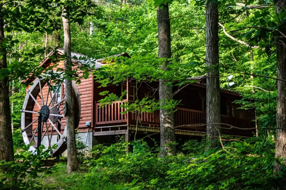 Millers Den cabin for anniversary stays at Avenwood Cabins