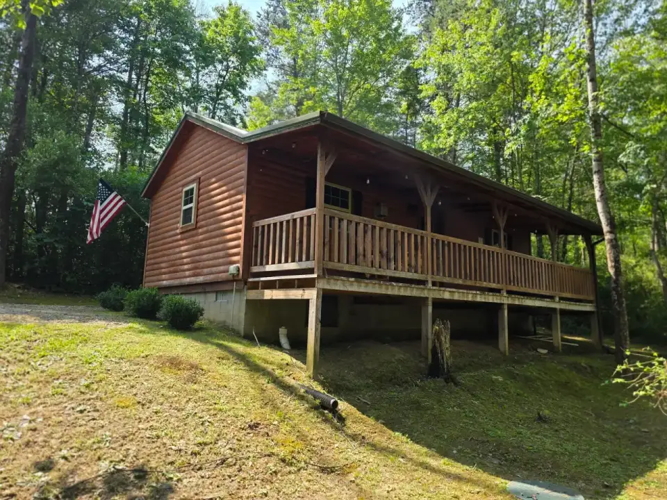 Settlers Roost cabin at Avenwood Cabins