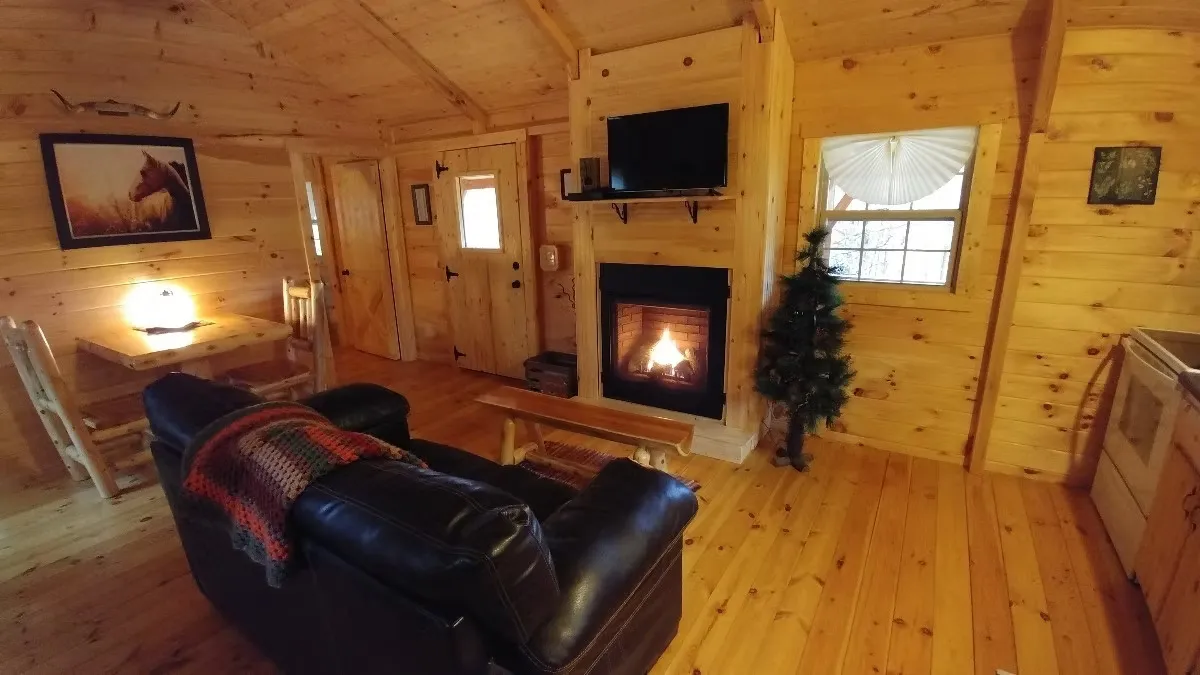 Professional exterior photo of Settlers Roost cabin in Hocking Hills Ohio