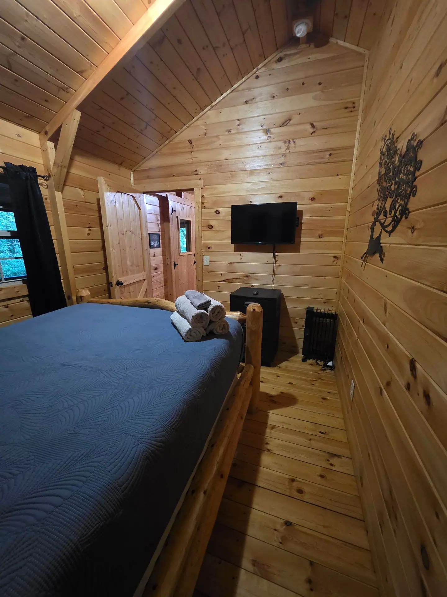 Whippoorwill bedroom with the queen bed and a wall-mounted TV