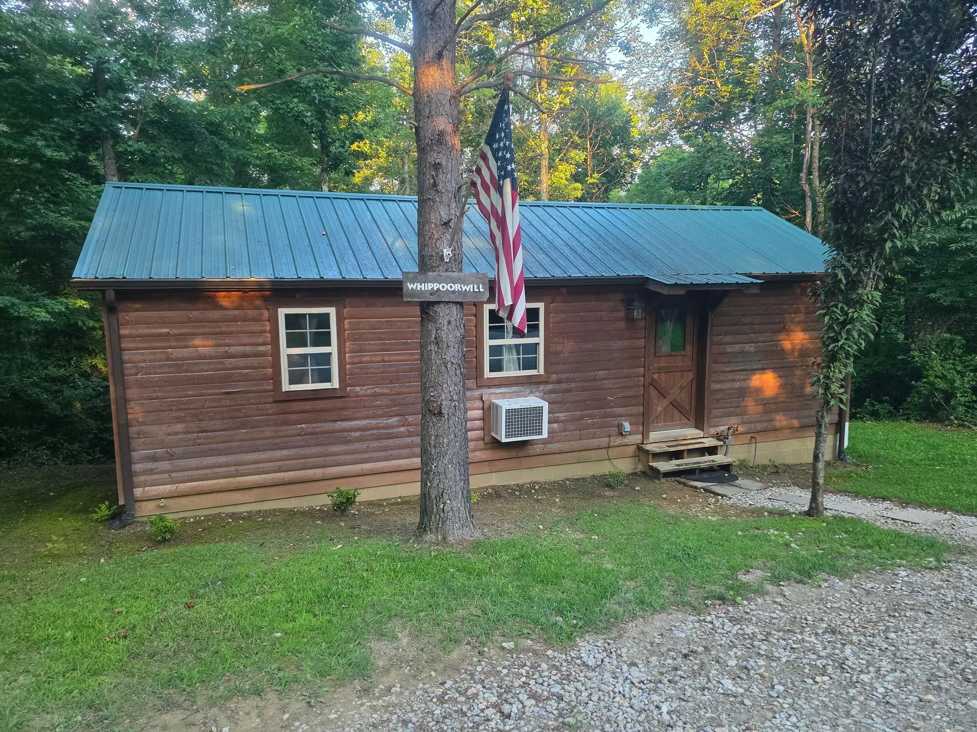 Whippoorwill cabin at Avenwood Cabins